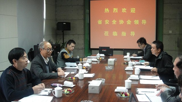 江苏省建筑安全与设备管理协会领导莅临南京完美平台官网登录集团指导工作