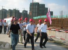 六合区领导视察南京完美平台官网登录集团六合中医院易地新完美平台官网登录程项目